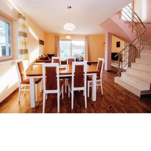 Spacious Holiday Home in Pako tane near Sea