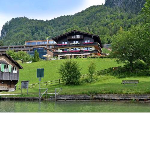 Spacious Holiday Home with a view of Thiersee