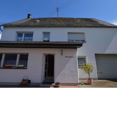 Spacious Holiday Home with Fenced Garden in Morz