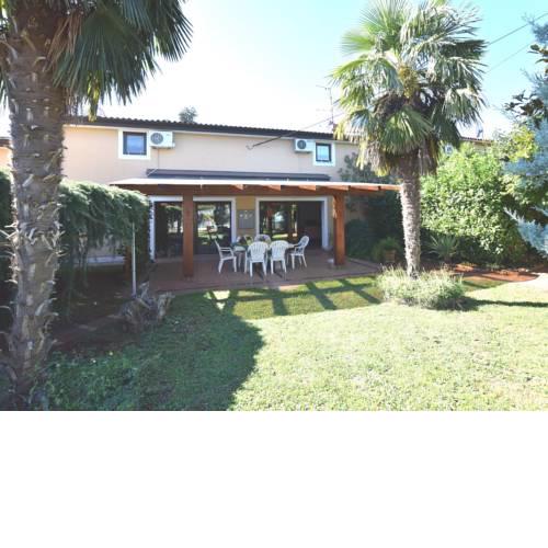 Spacious Holiday Home with Private Pool in Verteneglio