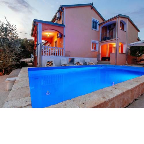 Spacious holiday home with private swimming pool 200m from the beach