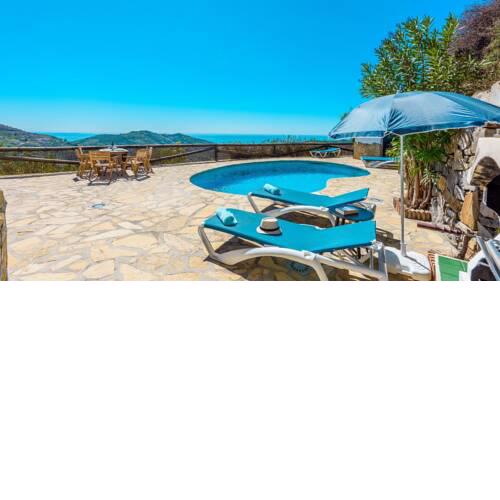 Spacious holiday villa in the mountains with seaview