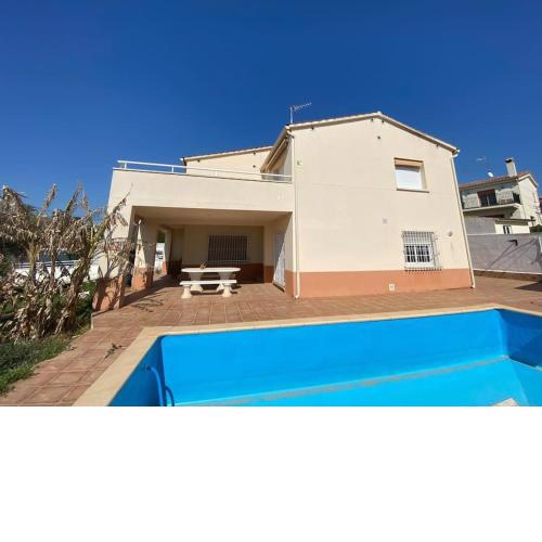 Spacious house with private swimming pool in Costa Daurada