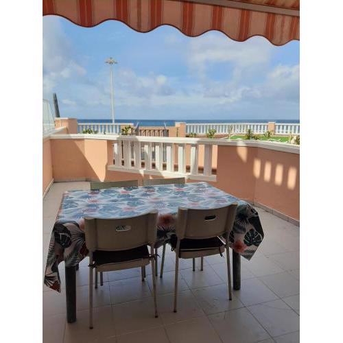 Spacious house with sea views and pool