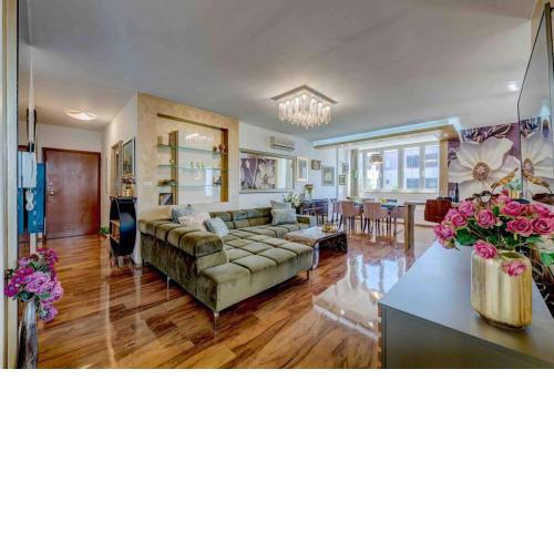Spacious LUX BEACH Apartment