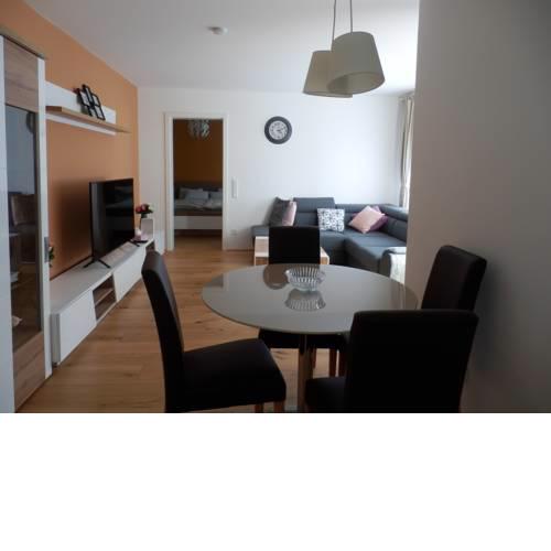 Spacious, Modern 1-bdrm Apt near VIC & Austria Ctr