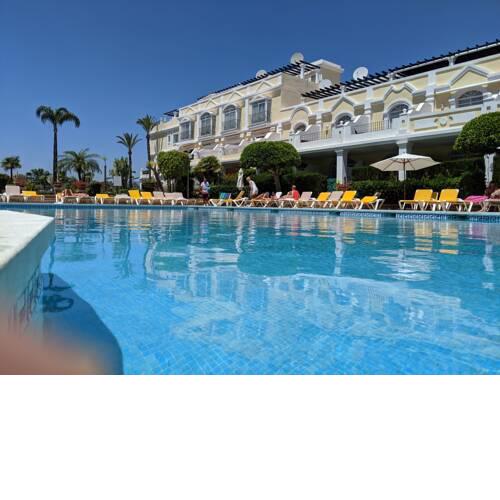 Spacious Nueva Andalucia 2 bed Apt with Roof Terrace