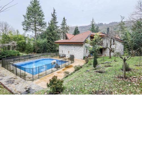 Spacious Private Villa with Pool in Sile