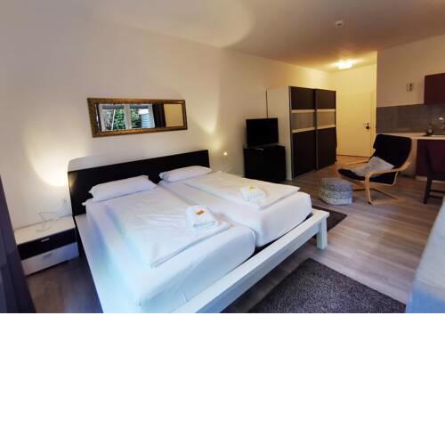 spacious studio - city centre - airconditioned - netflix - terrace