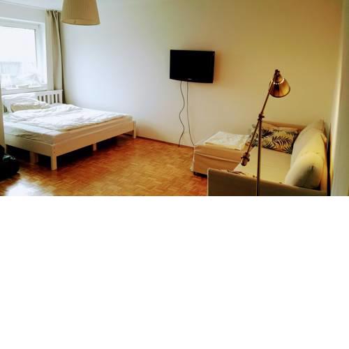 Spacious Studio Flat Media Harbour