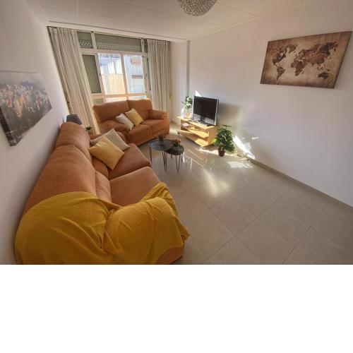 Spacious, sunny apartment in Blanes close to the center and the beach