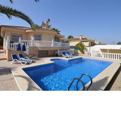Spacious Villa in Benijofar with Swimming Pool