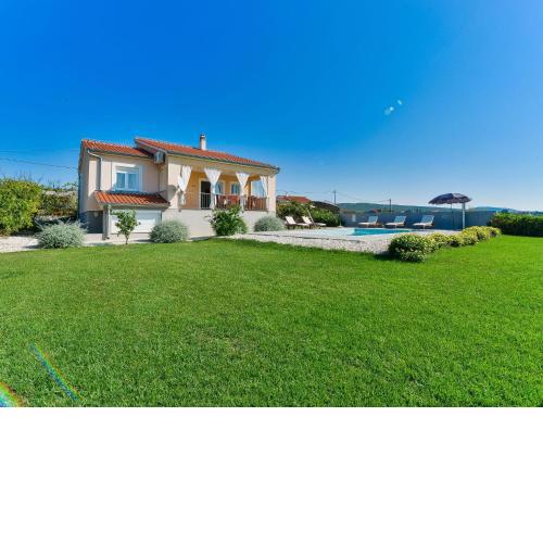 Spacious Villa in Debeljak with Private Swimming Pool