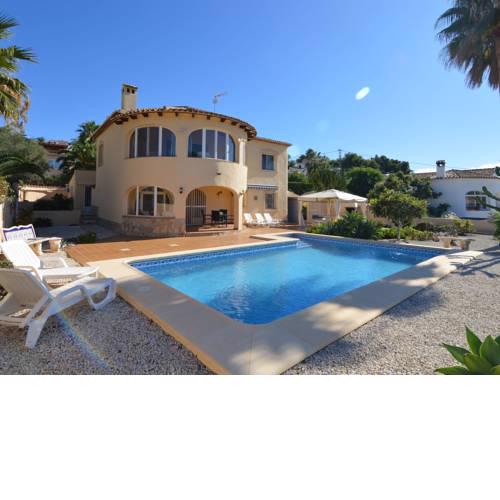 Spacious Villa in El Baladrar with Swimming Pool