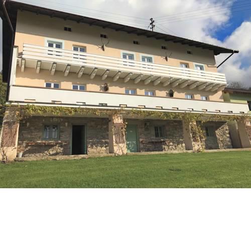 Spacious Villa near Forest in Buchet