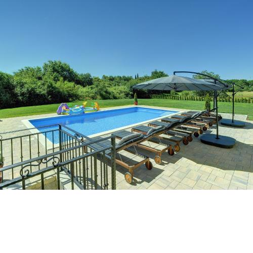Spacious Villa with Pool and Parasol in Rovinj