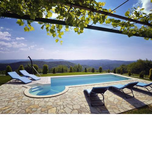 Spacious Villa with Pool and Parking in Lupoglav