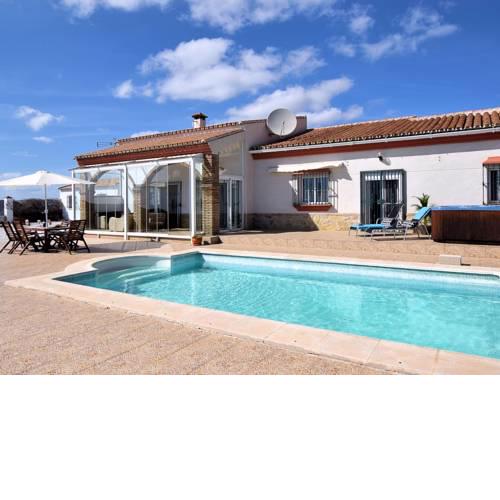 Spacious Villa with Private Pool andJacuzzi in Arenas