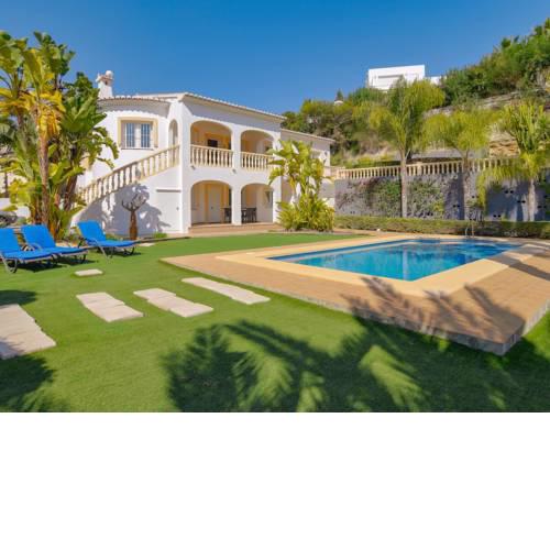 Spacious Villa with Private Pool near Sea in Valencia