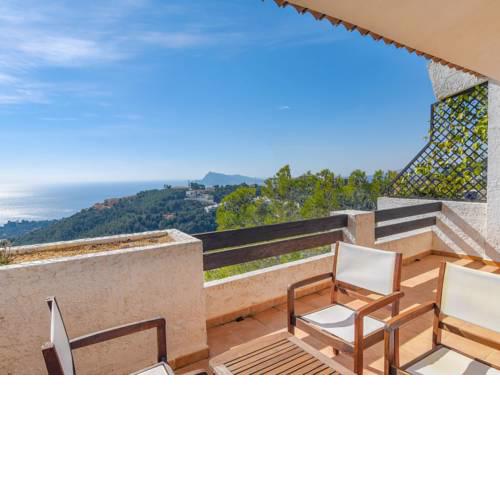 Spacious Villa with Swimming Pool near Beach in Altea