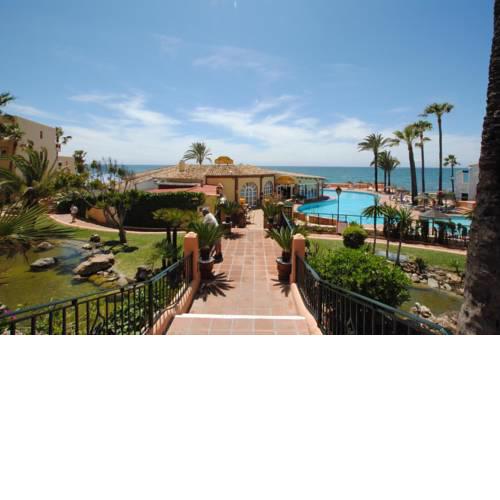 Spaciouse 3 bedroom apartment on front line beach complex IR08