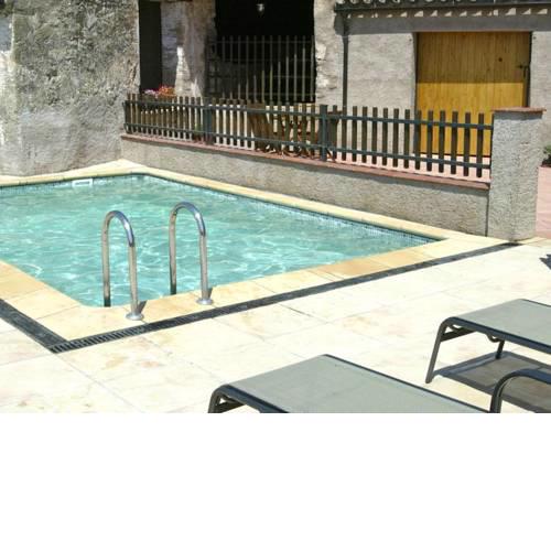 Spcaious Cottage with Private Swimming Pool in Catalonia