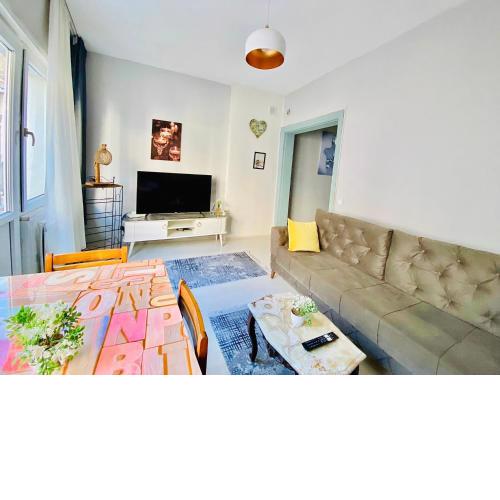 Spectecular location in Taksim Cihangir 6 person can stay