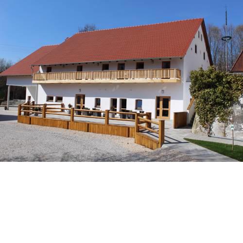 SPIEGLHOF apart