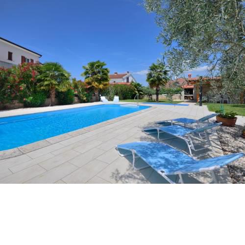 Splendid Apartment in Porec with Swimming Pool