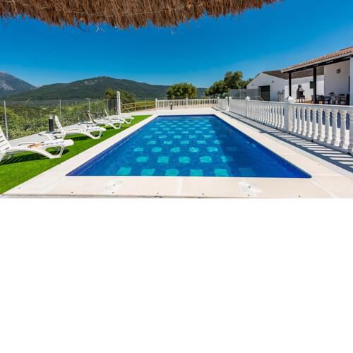 Splendid holiday home all comfort overlooking the Sierra in El Bosque