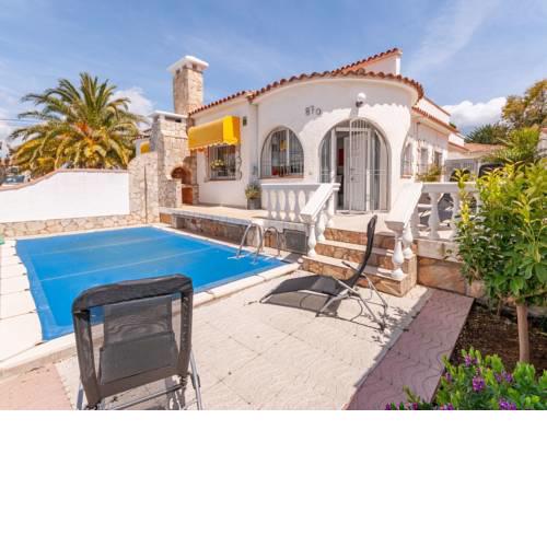 Splendid Holiday Home in Empuriabrava with Private Pool