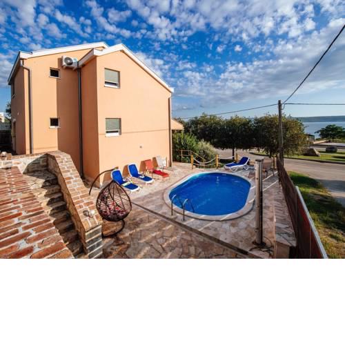 Splendid Holiday Home in Jasenice with Swimming Pool