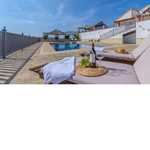 Splendid holiday home with marvellous terrace overlooking the lake