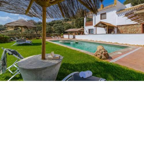 Splendid holiday villa all comfort enveloped by a rustic ambience