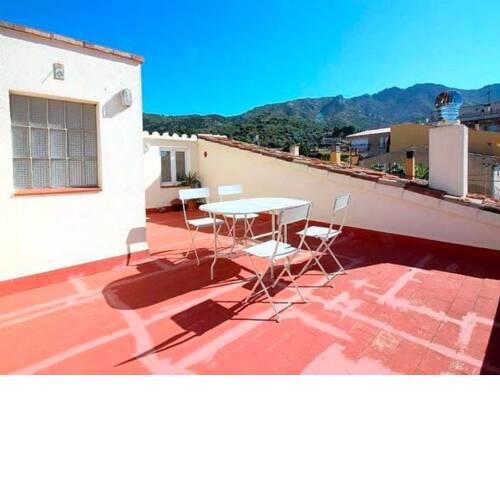 Splendid Mansion in Palau-Saverdera near Sea