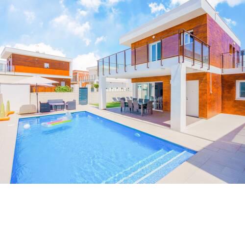 Splendid Villa in Gran Alacant, 10 mins from Alicante Airport