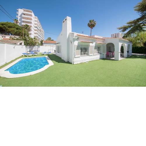 Splendid villa near the beach