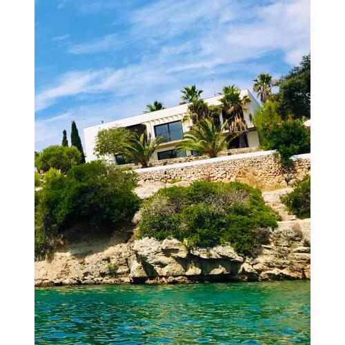 Splendide Villa les pieds dans l'eau dans la baie de Mahon