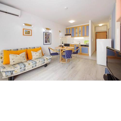 Split in your pocket apartment for 3 person