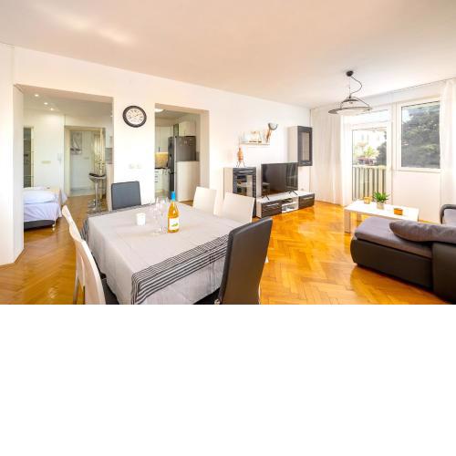 Split Seaview @ Bacvice Beach Perfect Location