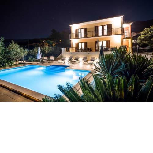 Split villa for 12 with private heated pool