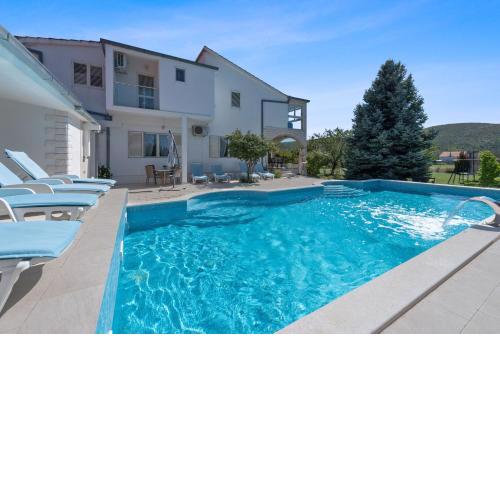 Sport and Spa villa Neoric with private pool