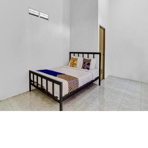 SPOT ON 90742 Kinanthy Homestay Syariah