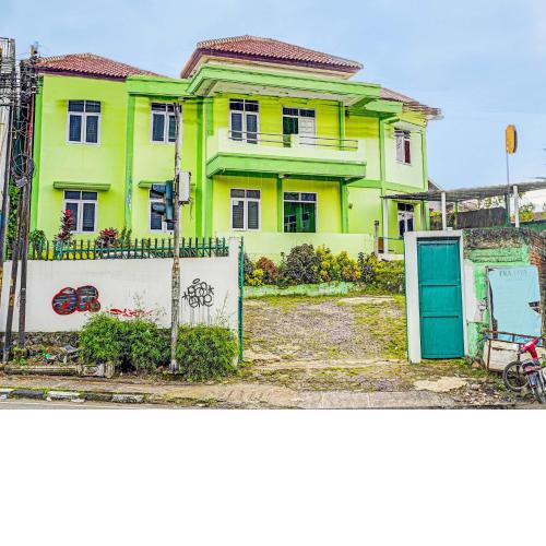 SPOT ON 91325 Pondok Hijau Guest House Syariah