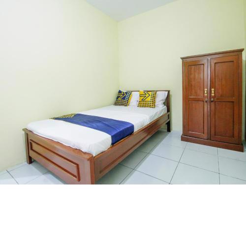 SPOT ON 91606 Nadin Guest House Syariah
