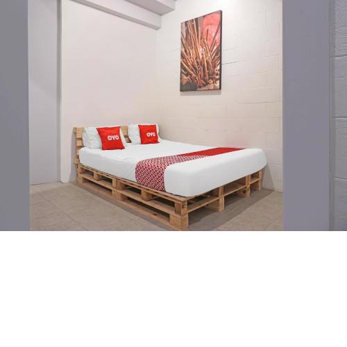SPOT ON 91821 The Packer Lodge Jakarta