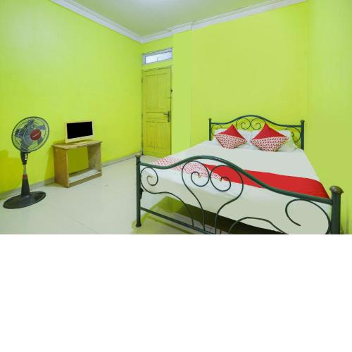 SPOT ON 91879 Emes Jaya Homestay