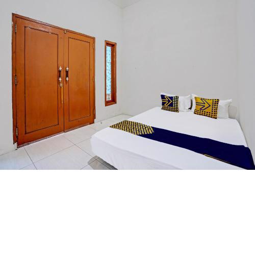 SPOT ON 92077 Tarlo Guest House 3