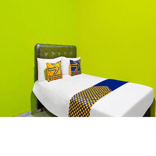 SPOT ON 92786 Homestay Barokah
