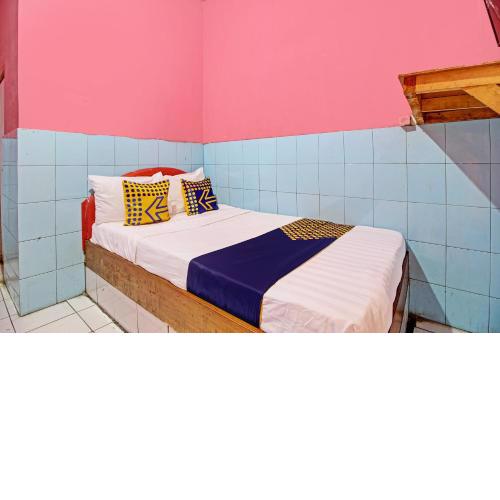 SPOT ON 92791 4 Saudara Hotel